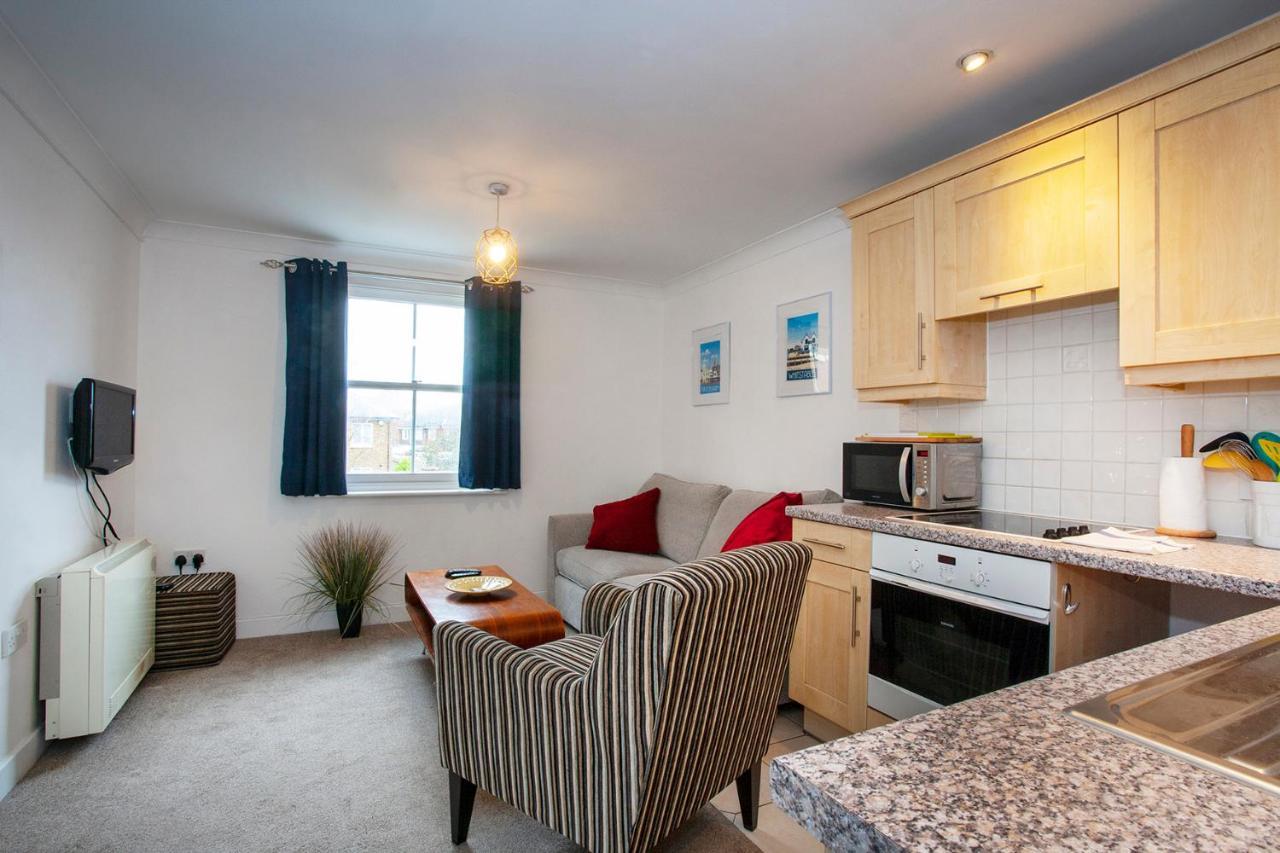 The Spires - Cosy Apartment Just Outside Of City Centre Canterbury Dış mekan fotoğraf